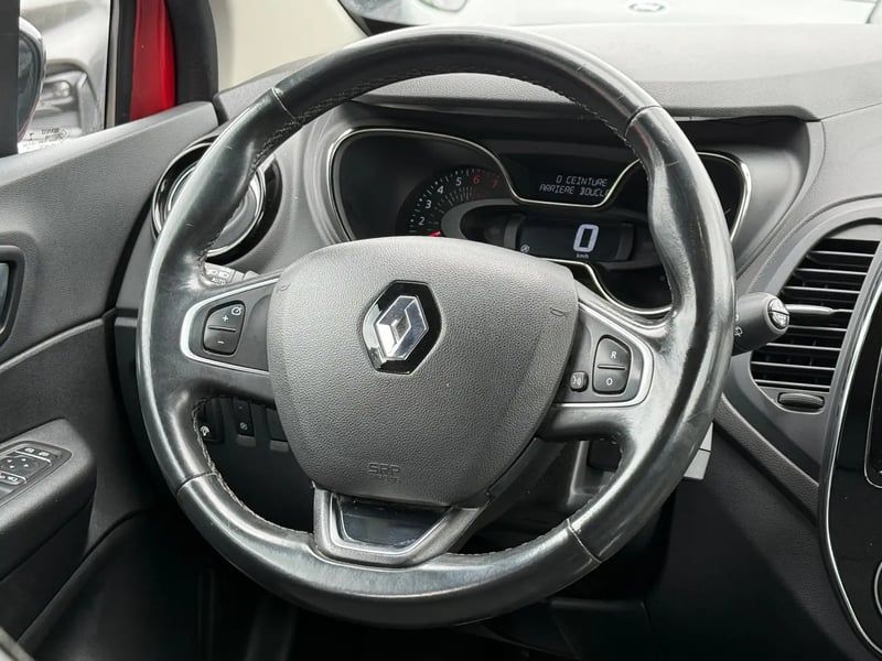 Photo de la voiture RENAULT CAPTUR TCe 90 Intens