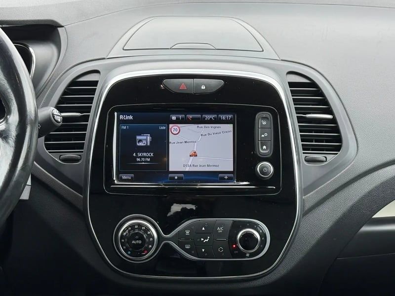 Photo de la voiture RENAULT CAPTUR TCe 90 Intens