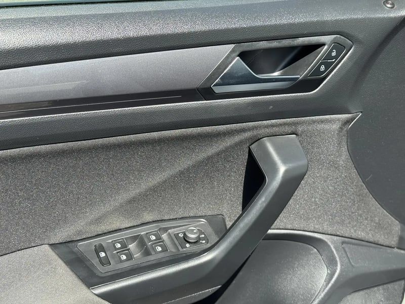 Photo de la voiture VOLKSWAGEN T-ROC 2.0 TDI 150 Start/Stop DSG7 Carat