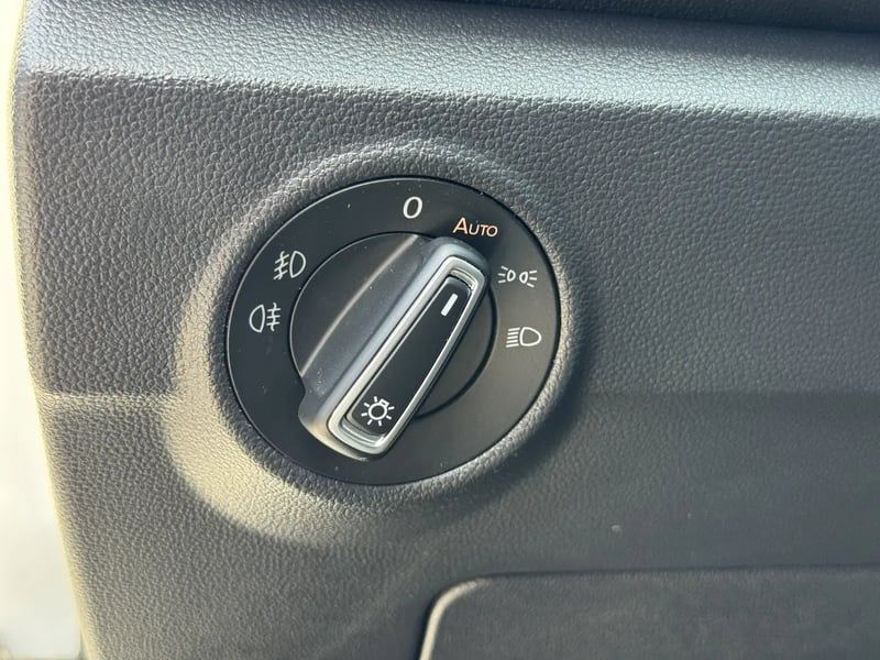 Photo de la voiture VOLKSWAGEN T-ROC 2.0 TDI 150 Start/Stop DSG7 Carat