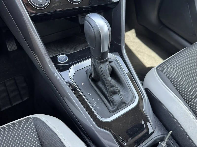 Photo de la voiture VOLKSWAGEN T-ROC 2.0 TDI 150 Start/Stop DSG7 Carat