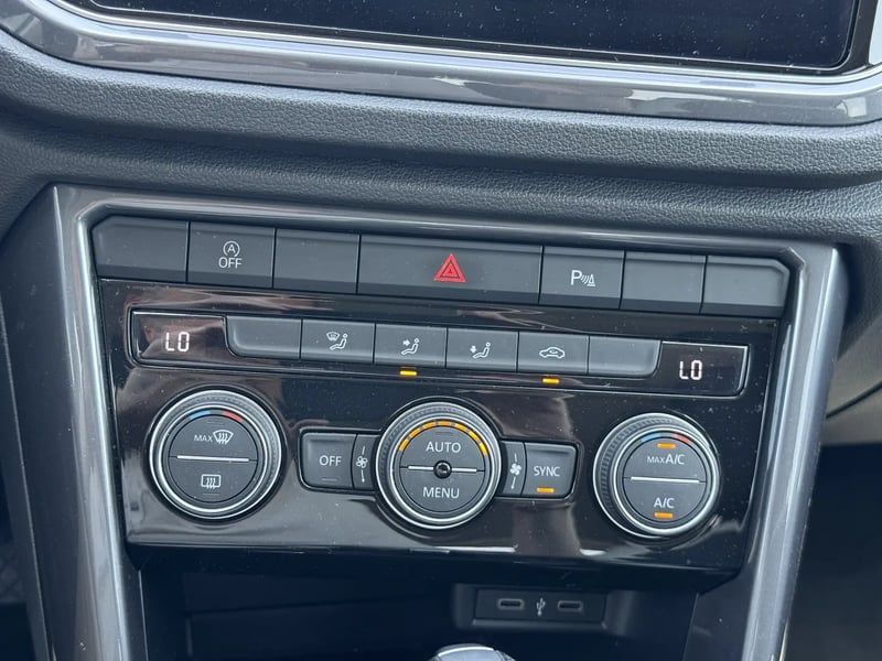 Photo de la voiture VOLKSWAGEN T-ROC 2.0 TDI 150 Start/Stop DSG7 Carat