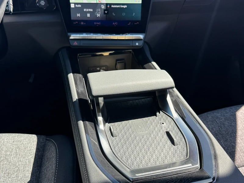 Photo de la voiture RENAULT AUSTRAL full hybrid E-Tech 200 ch Techno