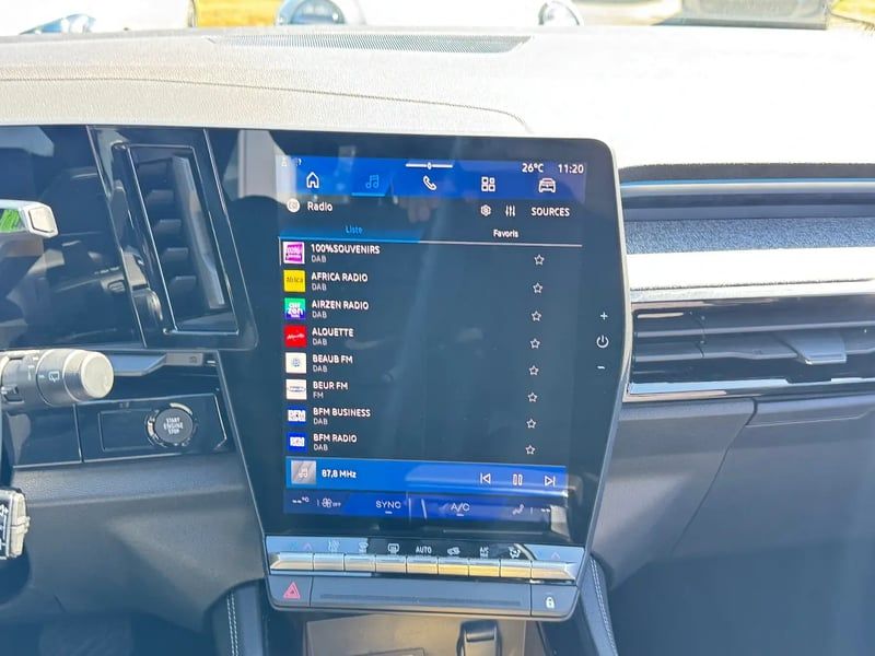 Photo de la voiture RENAULT AUSTRAL full hybrid E-Tech 200 ch Techno