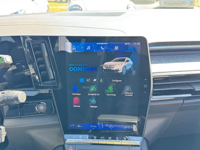 Photo de la voiture RENAULT AUSTRAL full hybrid E-Tech 200 ch Techno