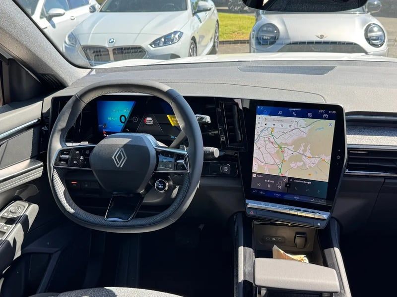 Photo de la voiture RENAULT AUSTRAL full hybrid E-Tech 200 ch Techno
