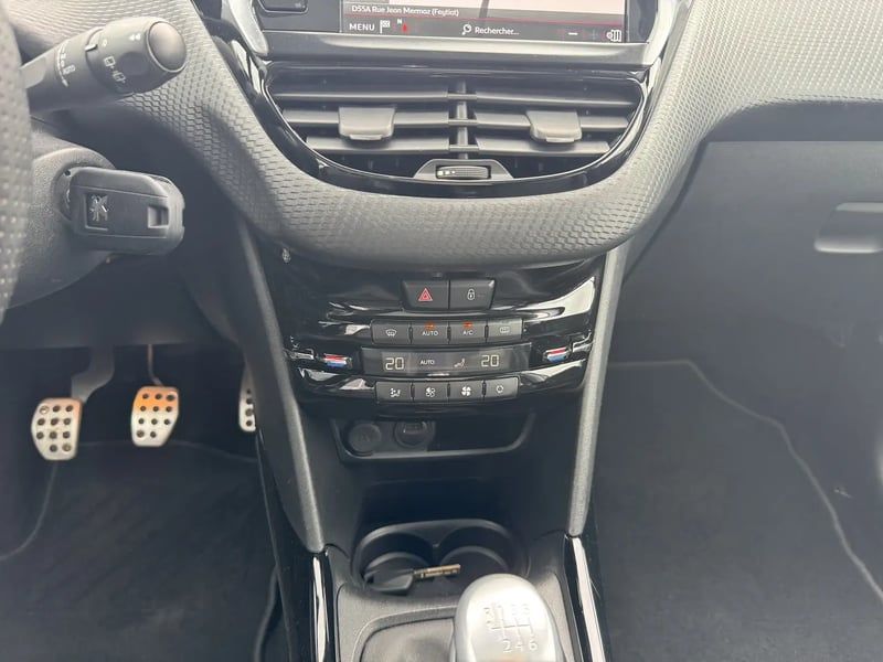 Photo de la voiture PEUGEOT 2008 PureTech 130ch S&S BVM6 GT Line