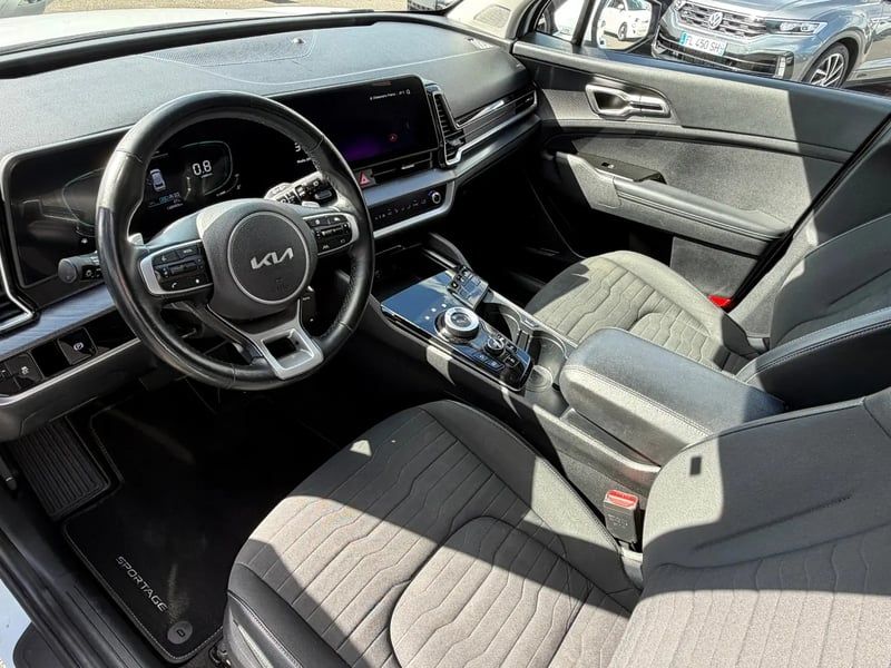 Photo de la voiture KIA SPORTAGE 1.6 T-GDi 150ch MHEV DCT7 4x2 Design