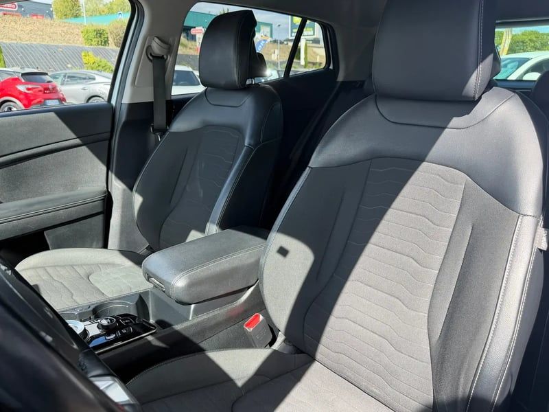 Photo de la voiture KIA SPORTAGE 1.6 T-GDi 150ch MHEV DCT7 4x2 Design