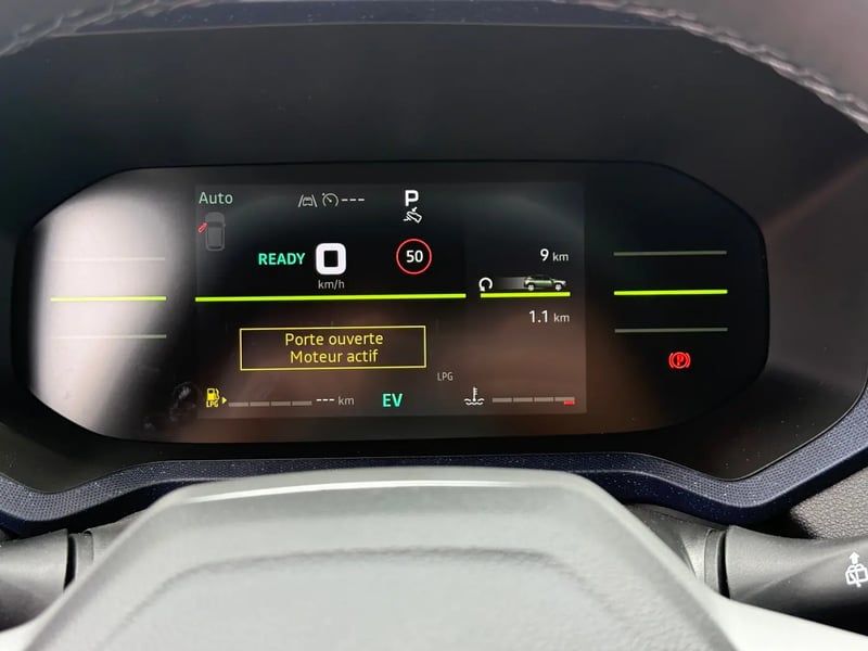Photo de la voiture DACIA DUSTER Hybrid-G 150 4x4 Expression