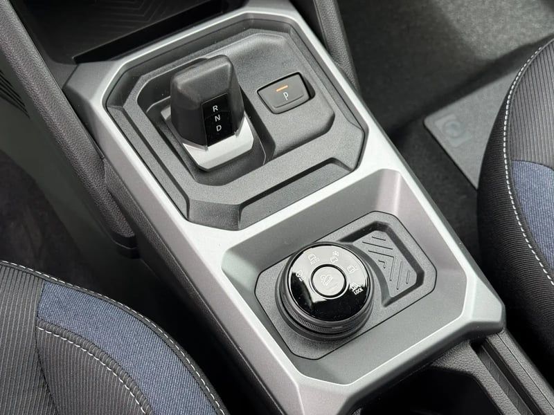 Photo de la voiture DACIA DUSTER Hybrid-G 150 4x4 Expression