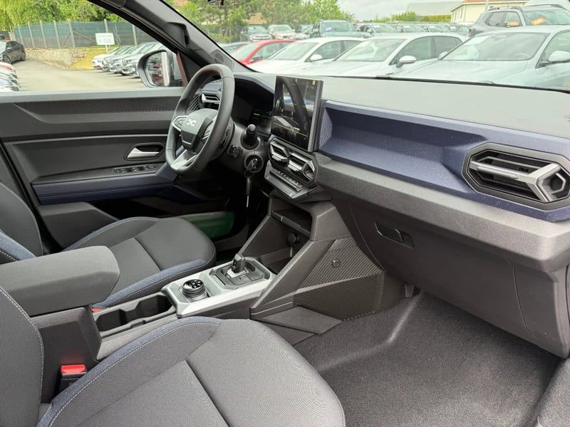 Photo de la voiture DACIA DUSTER Hybrid-G 150 4x4 Expression