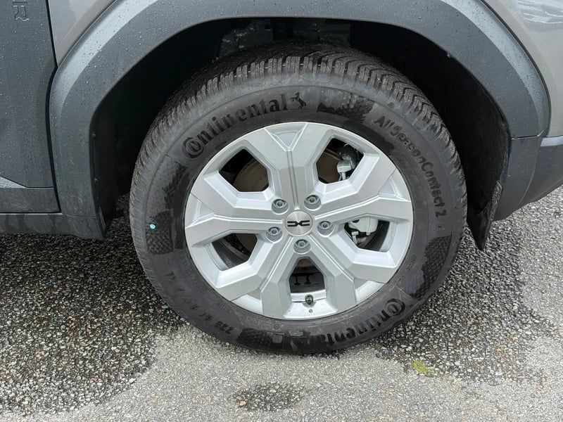 Photo de la voiture DACIA DUSTER Hybrid-G 150 4x4 Expression