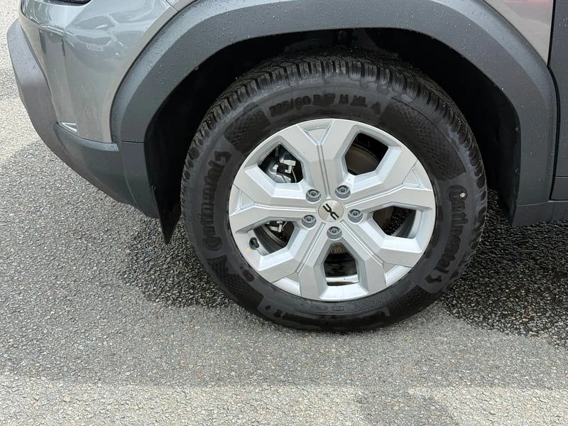 Photo de la voiture DACIA DUSTER Hybrid-G 150 4x4 Expression