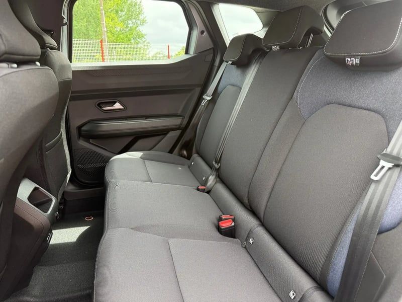Photo de la voiture DACIA DUSTER Hybrid-G 150 4x4 Expression