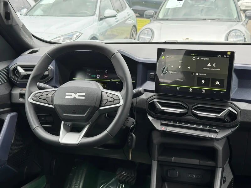Photo de la voiture DACIA DUSTER Hybrid-G 150 4x4 Expression