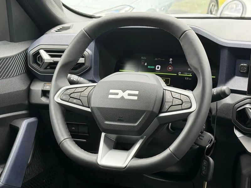 Photo de la voiture DACIA DUSTER Hybrid-G 150 4x4 Expression