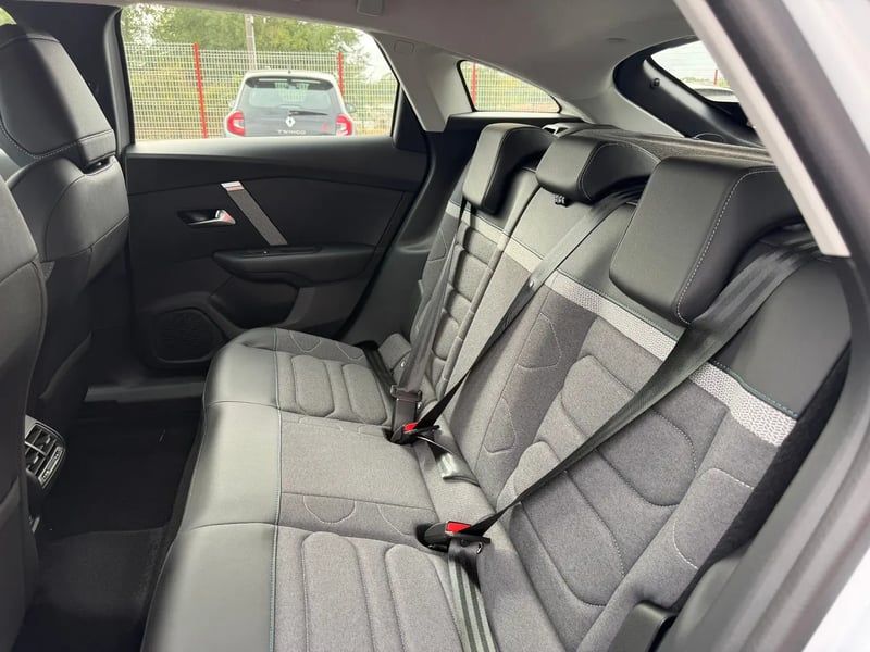 Photo de la voiture CITROEN E-C4 136 ch autonomie standard  Automatique Plus