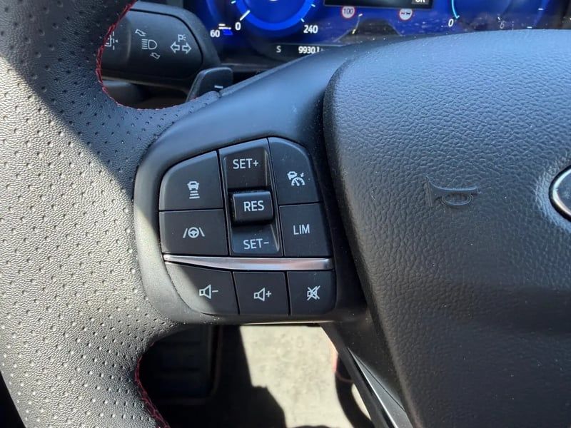 Photo de la voiture FORD KUGA 1.5 TDCi 120 S&S 4x2 Powershift ST-Line