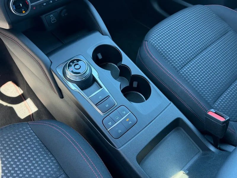 Photo de la voiture FORD KUGA 1.5 TDCi 120 S&S 4x2 Powershift ST-Line