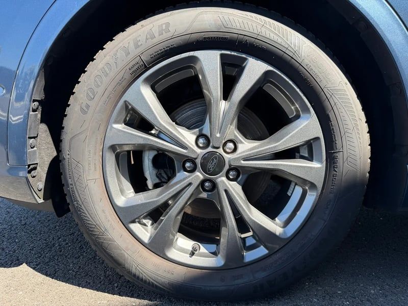 Photo de la voiture FORD KUGA 1.5 TDCi 120 S&S 4x2 Powershift ST-Line