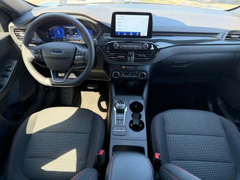 Photo de la voiture FORD KUGA 1.5 TDCi 120 S&S 4x2 Powershift ST-Line