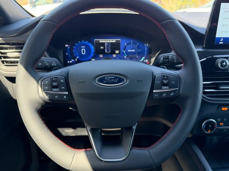 Photo de la voiture FORD KUGA 1.5 TDCi 120 S&S 4x2 Powershift ST-Line