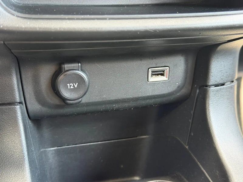 Photo de la voiture CITROEN C3 BlueHDi 100 S&S BVM6 C-Series