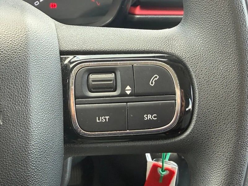 Photo de la voiture CITROEN C3 BlueHDi 100 S&S BVM6 C-Series