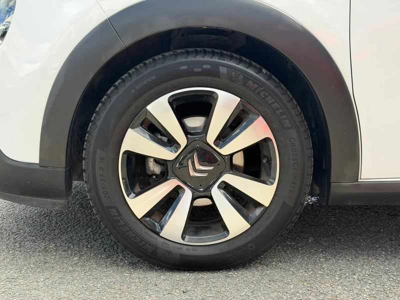 Photo de la voiture CITROEN C3 BlueHDi 100 S&S BVM6 C-Series