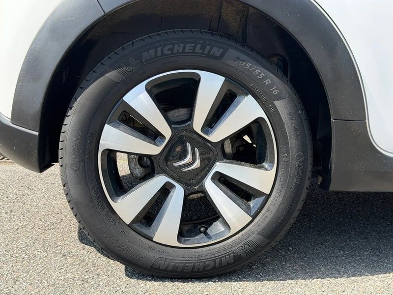 Photo de la voiture CITROEN C3 BlueHDi 100 S&S BVM6 C-Series