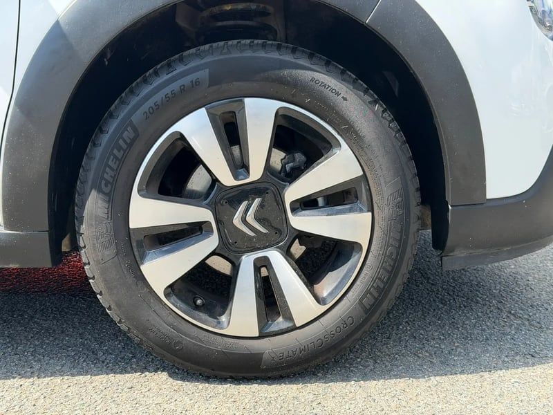 Photo de la voiture CITROEN C3 BlueHDi 100 S&S BVM6 C-Series