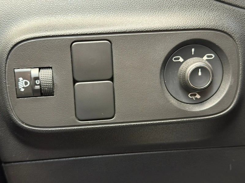 Photo de la voiture CITROEN C3 BlueHDi 100 S&S BVM6 C-Series