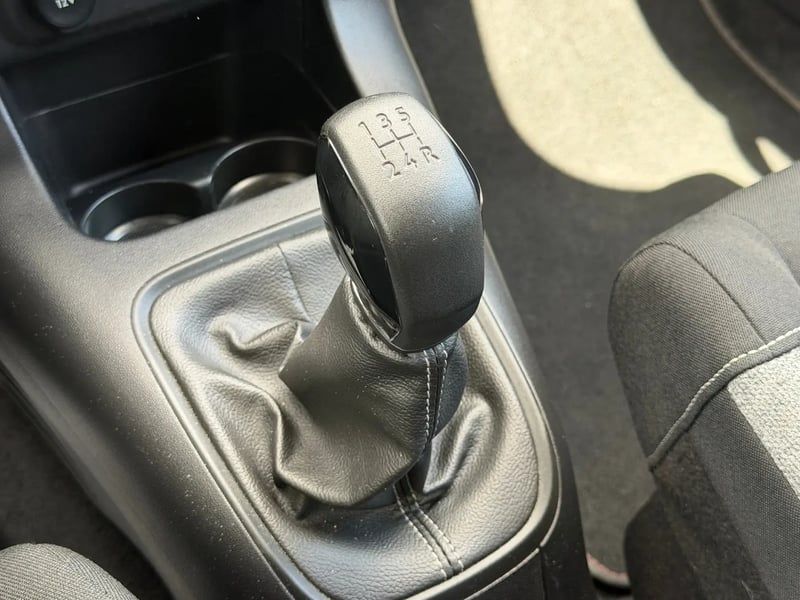 Photo de la voiture CITROEN C3 BlueHDi 100 S&S BVM6 C-Series