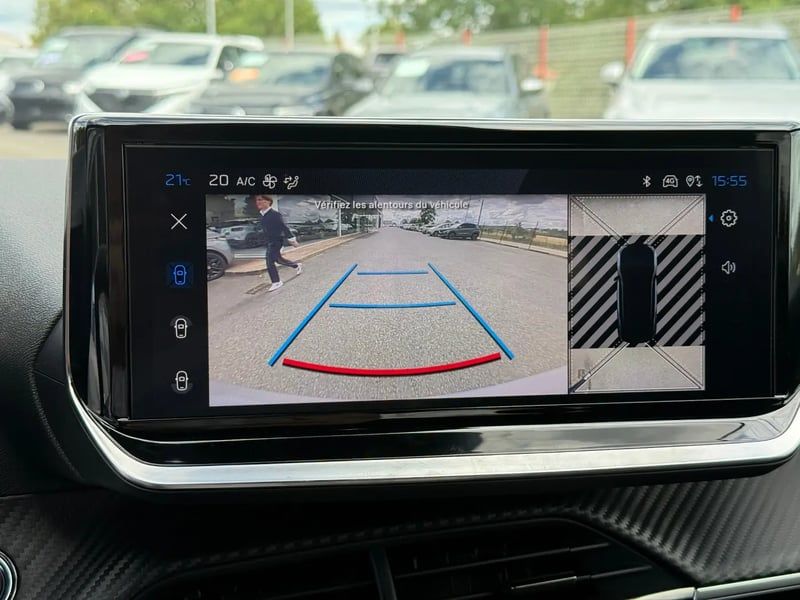 Photo de la voiture PEUGEOT 2008 Hybrid 145 e-DCS6 GT