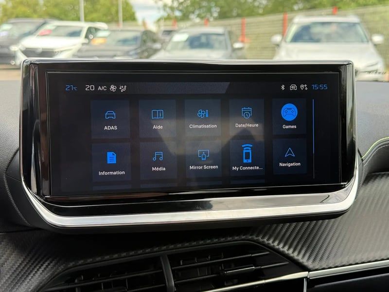 Photo de la voiture PEUGEOT 2008 Hybrid 145 e-DCS6 GT