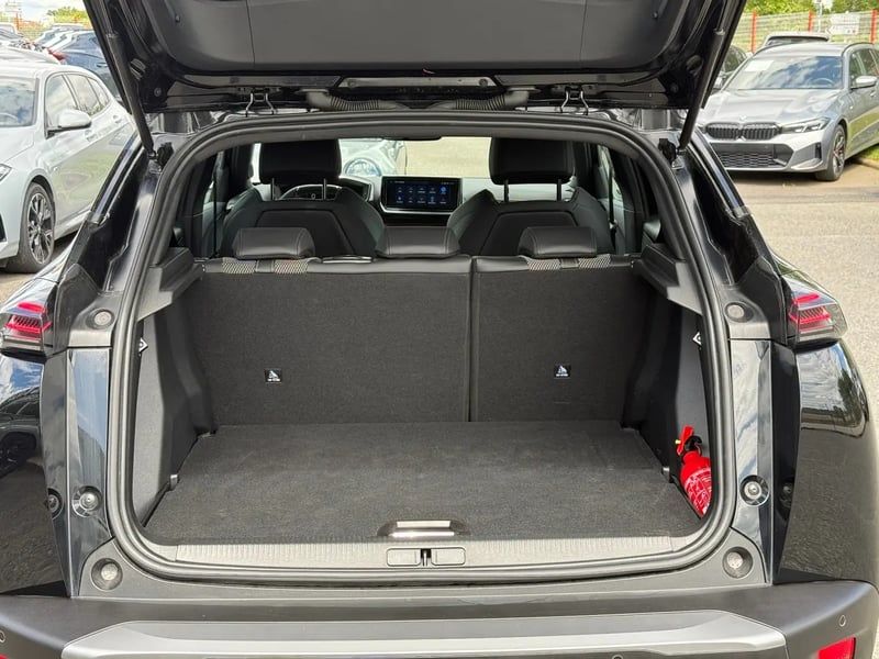 Photo de la voiture PEUGEOT 2008 Hybrid 145 e-DCS6 GT