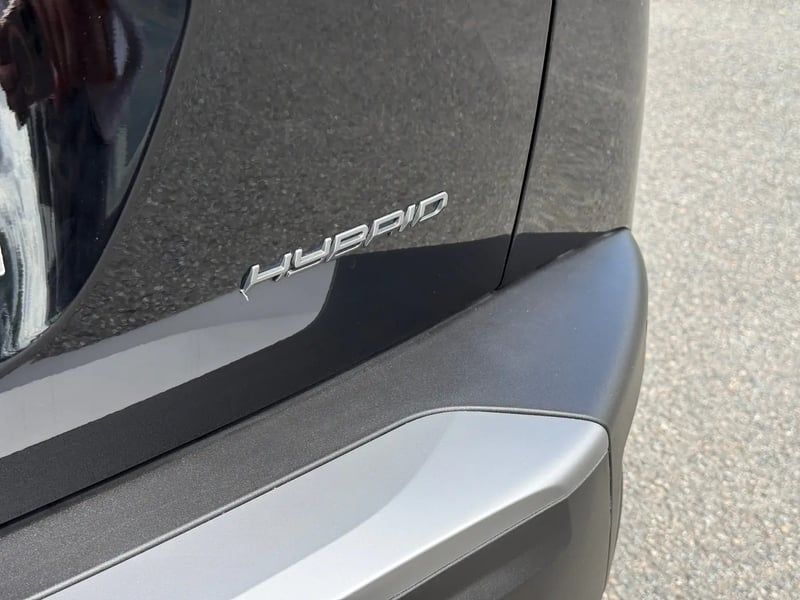 Photo de la voiture PEUGEOT 2008 Hybrid 145 e-DCS6 GT