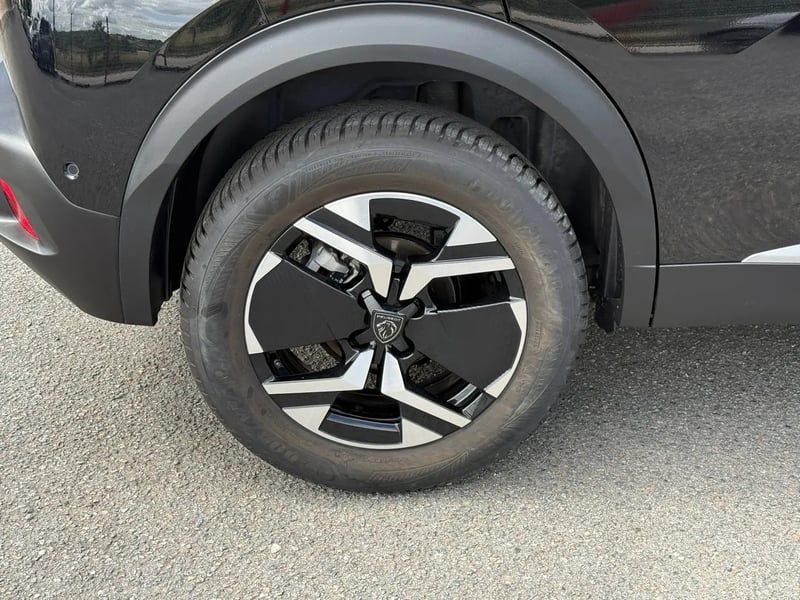 Photo de la voiture PEUGEOT 2008 Hybrid 145 e-DCS6 GT