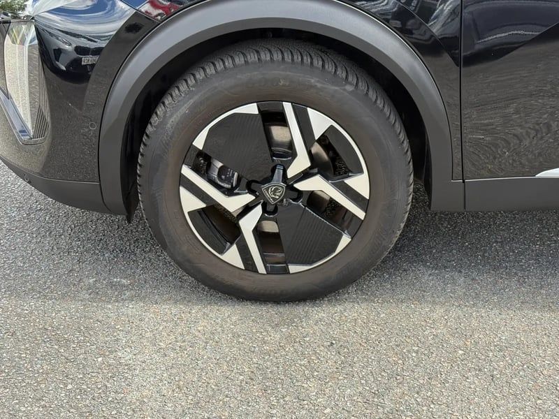 Photo de la voiture PEUGEOT 2008 Hybrid 145 e-DCS6 GT