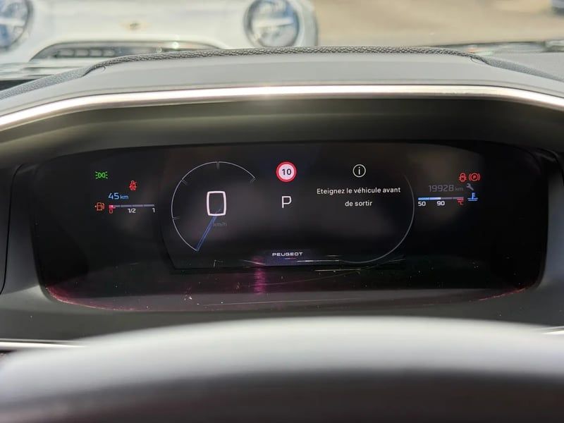 Photo de la voiture PEUGEOT 2008 Hybrid 145 e-DCS6 GT