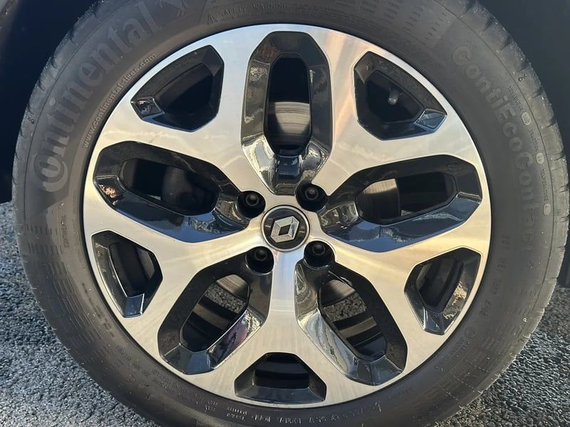 Photo de la voiture RENAULT CAPTUR TCe 120 Energy EDC Intens