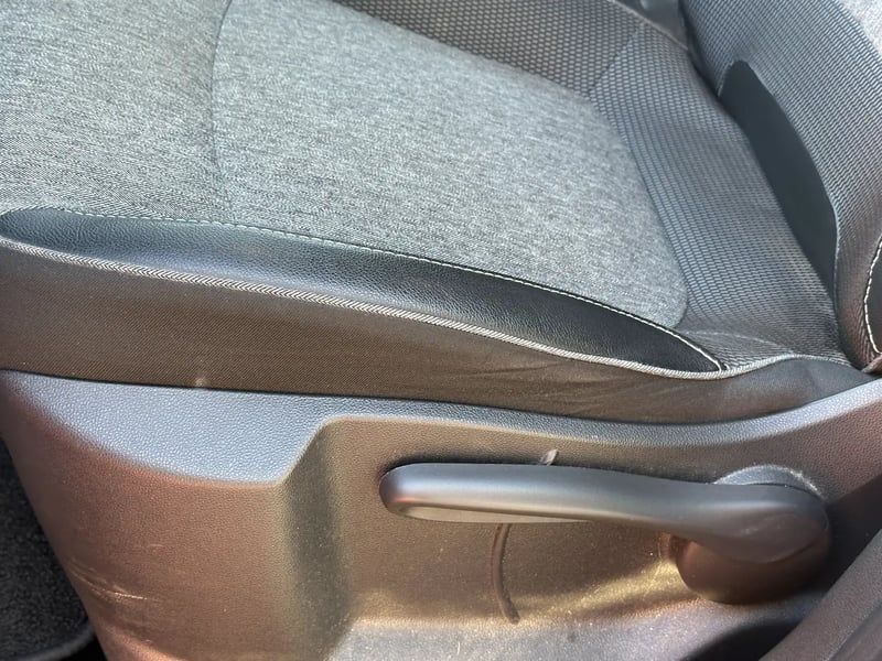 Photo de la voiture RENAULT CAPTUR TCe 120 Energy EDC Intens