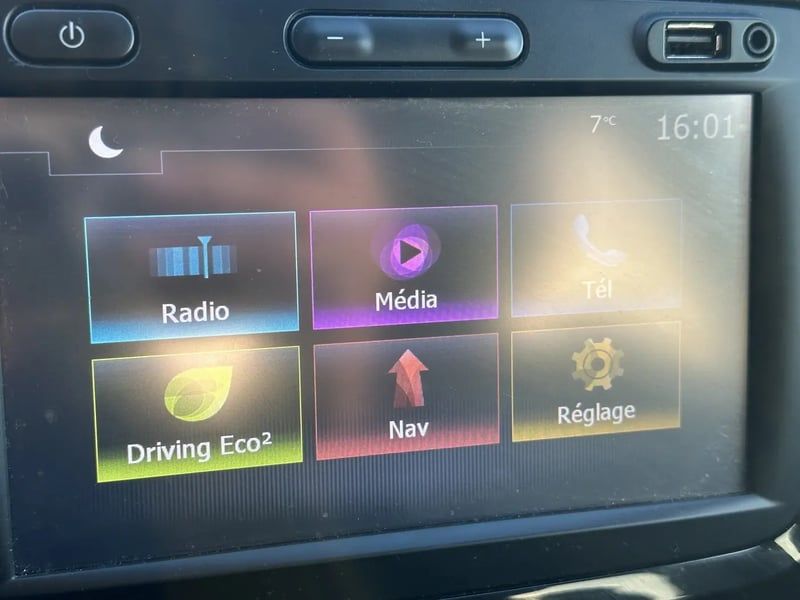 Photo de la voiture RENAULT CAPTUR TCe 120 Energy EDC Intens