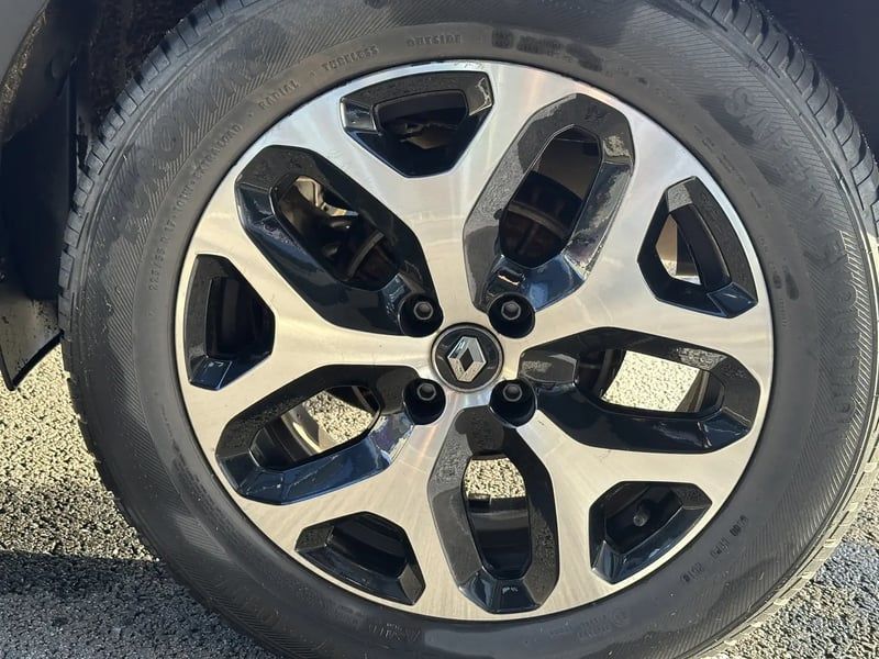 Photo de la voiture RENAULT CAPTUR TCe 120 Energy EDC Intens