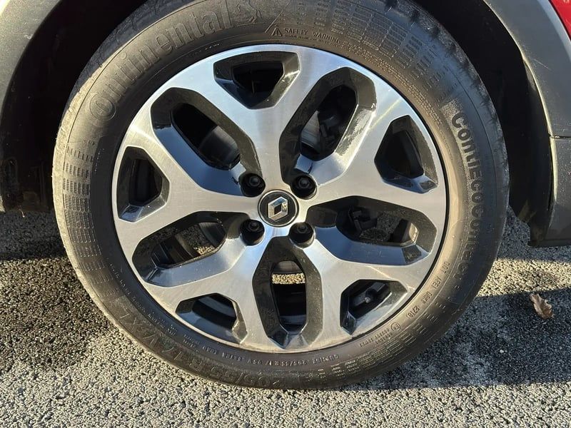 Photo de la voiture RENAULT CAPTUR TCe 120 Energy EDC Intens