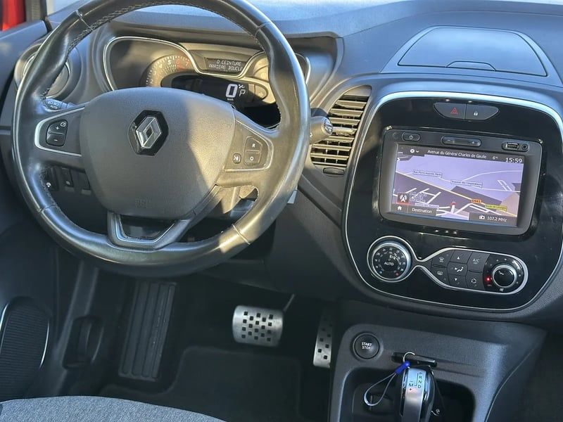 Photo de la voiture RENAULT CAPTUR TCe 120 Energy EDC Intens