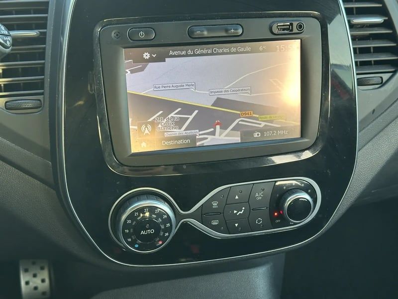 Photo de la voiture RENAULT CAPTUR TCe 120 Energy EDC Intens