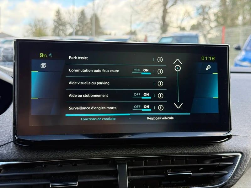 Photo de la voiture PEUGEOT 3008 Hybrid4 300 e-EAT8 GT