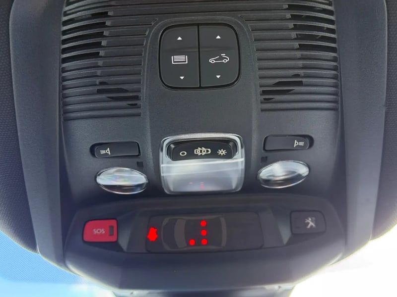 Photo de la voiture PEUGEOT 3008 Hybrid4 300 e-EAT8 GT